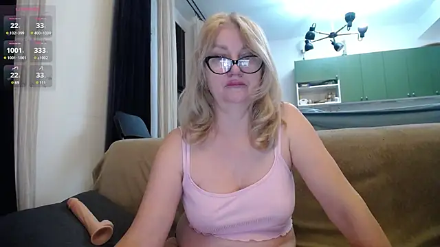 Blond Woman online show from 02.15.25