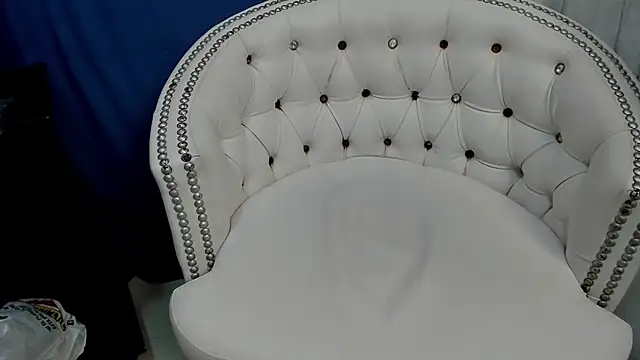 Snapshot of Analia18_ chatting on 12.14.24 Analia18 online show from 12.14.24