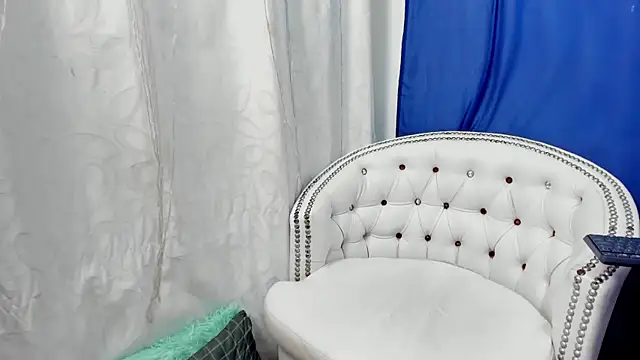 Snapshot of Analia18_ chatting on 01.17.25 Analia18 online show from 01.17.25
