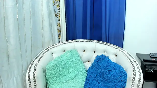 Snapshot of Analia18_ chatting on 02.18.25 Analia18 online show from 02.18.25