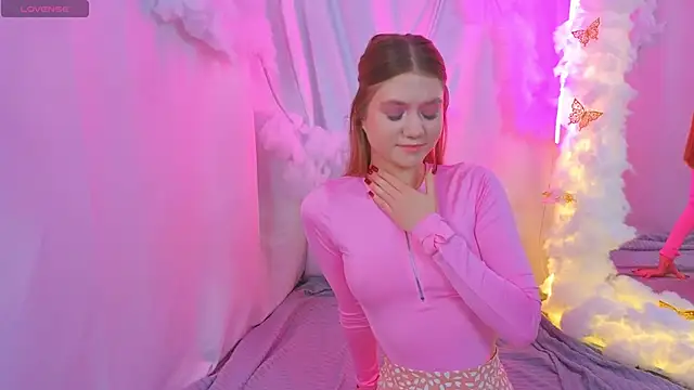 Snapshot of AlisiaSpinnet_ chatting on 11.04.25 AlisiaSpinnet online show from 11.04.25