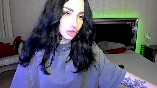 NancyLovee  online show from 03.16.25