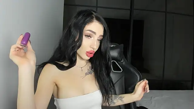 Snapshot of NancyLovee_ chatting on 09.24.25 NancyLovee online show from 09.24.25