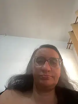 Snapshot of gloria7v05 chatting on 12.17.25 gloria7v05 online show from 12.17.25