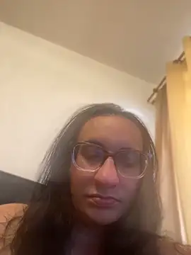 Snapshot of gloria7v05 chatting on 04.15.26 gloria7v05 online show from 04.15.26