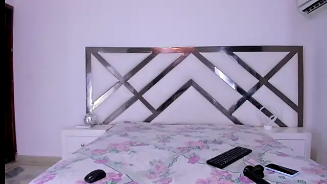 Snapshot of aishasounders chatting on 12.01.24 aishasounders online show from 12.01.24