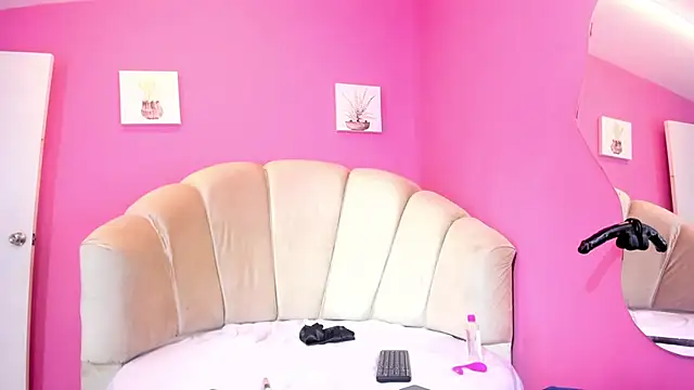 Snapshot of aishasounders chatting on 12.11.24 aishasounders online show from 12.11.24