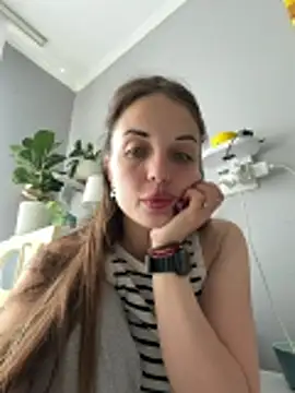 Snapshot of AmiLavs chatting on 05.21.26 AmiLavs online show from 05.21.26