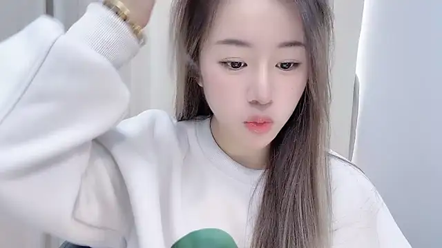 chloe-01 online show from 12.15.24