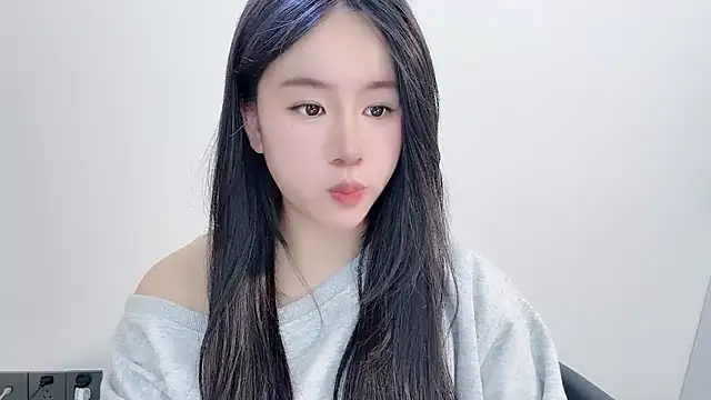 chloe-01 online show from 12.17.25