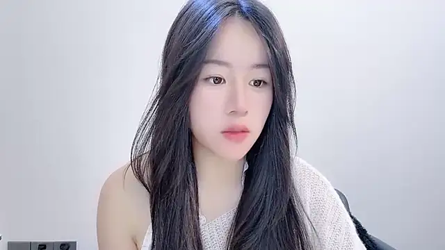 chloe-01 online show from 12.18.25