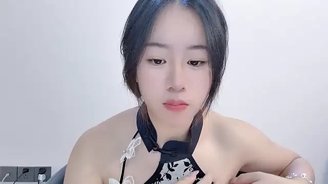 chloe-01 online show from 12.19.25