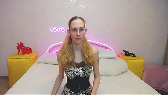 KlaryBrait online show from 02.25.25