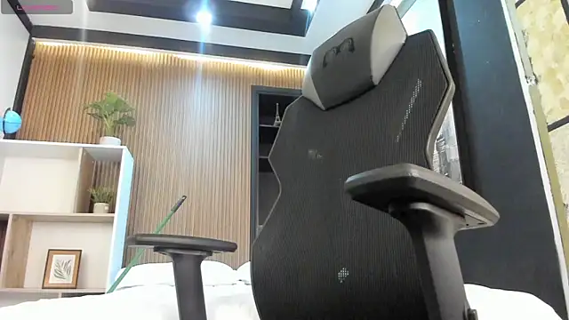 MaximusDick1  online show from 03.16.26