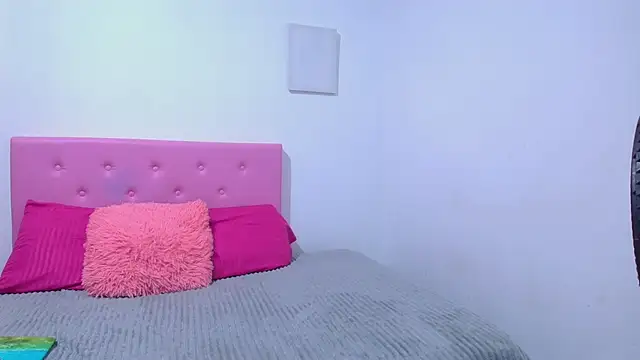 issa kitty online show from 01.30.25