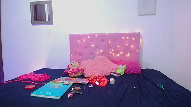 issa kitty online show from 02.18.25