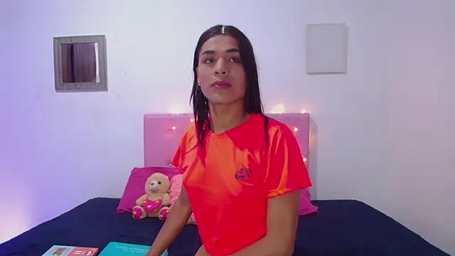 issa kitty online show from 02.22.25
