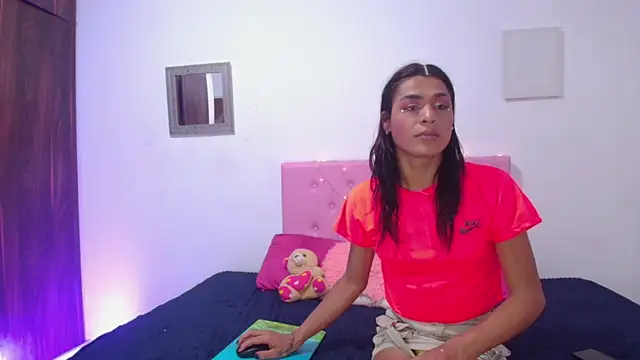 issa kitty online show from 02.22.25