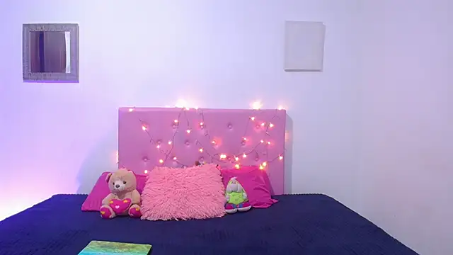 issa kitty online show from 03.05.25