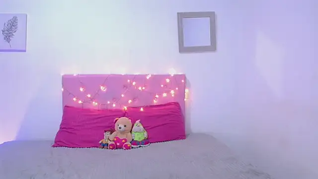 issa kitty online show from 03.18.25