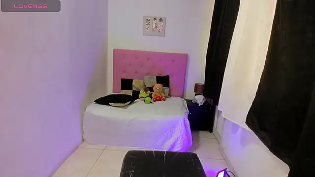 issa kitty online show from 10.23.25