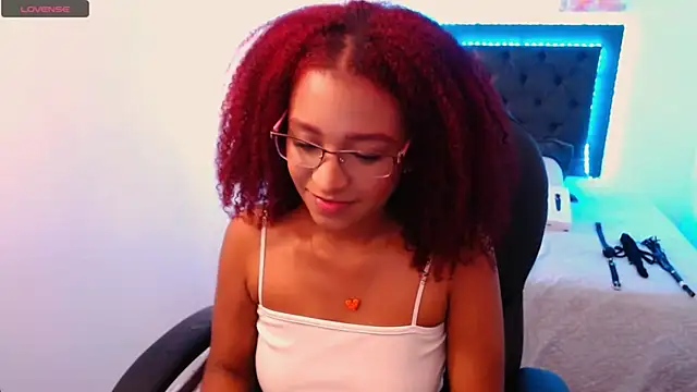 Lorena Vieira  online show from 01.13.25