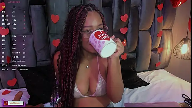 Lorena Vieira  online show from 02.13.25