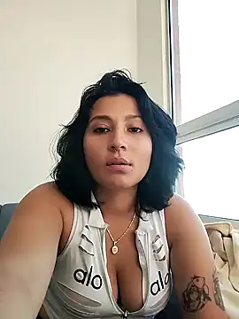 Snapshot of Pauilina chatting on 01.18.25 Pauilina online show from 01.18.25