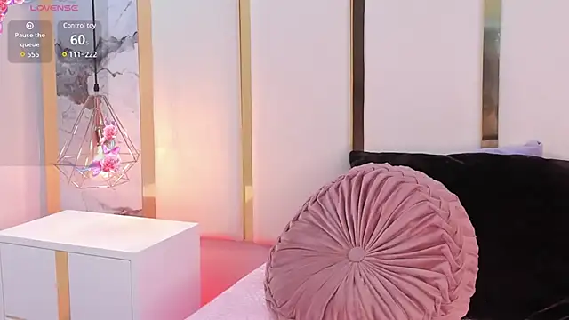 SalommeFlores online show from 02.12.25