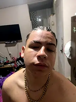 Snapshot of MasteredOpossum chatting on 10.01.25 MasteredOpossum online show from 10.01.25