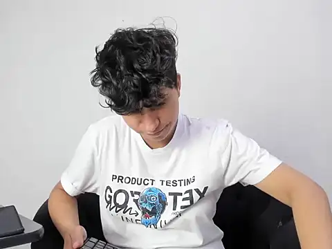 Im Milan Rs online show from 10.05.25