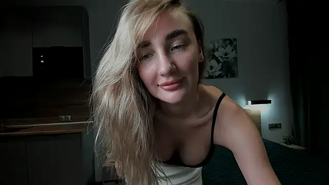 chloewallace online show from 12.02.24