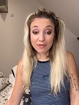 carlaaa online show from 10.15.25