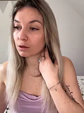 Snapshot of carlaaa chatting on 02.15.26 carlaaa online show from 02.15.26