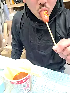 Snapshot of da--------i chatting on 02.19.25 da--------i online show from 02.19.25