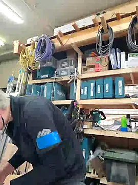 Snapshot of da--------i chatting on 03.23.25 da--------i online show from 03.23.25