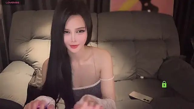 Snapshot of Annibaby8 chatting on 02.19.25 Annibaby8 online show from 02.19.25