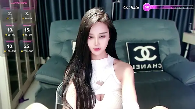 Snapshot of Annibaby8 chatting on 03.05.25 Annibaby8 online show from 03.05.25