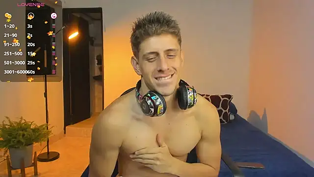 Snapshot of Jasperjoness chatting on 10.22.25 Jasperjoness online show from 10.22.25