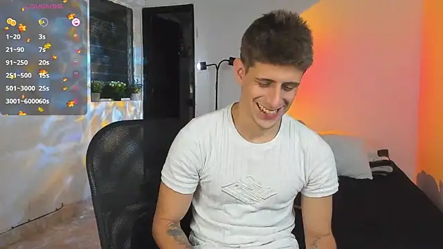 Snapshot of Jasperjoness chatting on 10.27.25 Jasperjoness online show from 10.27.25