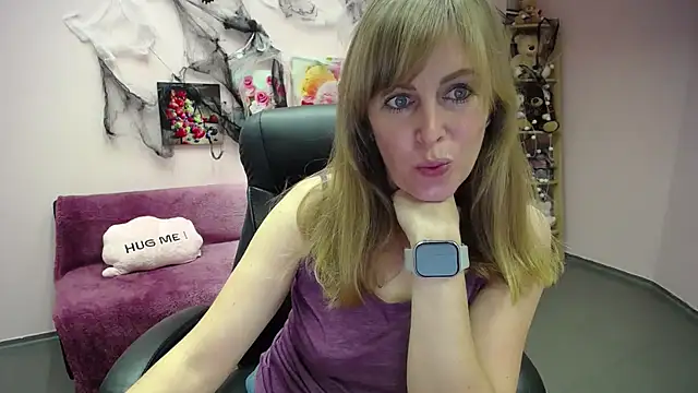 Hot Milady online show from 11.07.25