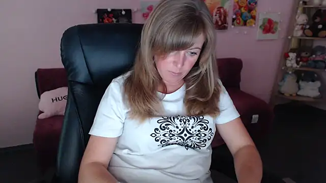 Snapshot of Hot_Milady chatting on 06.23.26 Hot Milady online show from 06.23.26