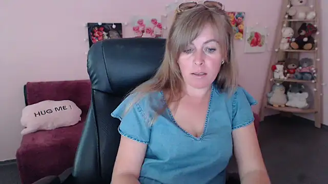 Snapshot of Hot_Milady chatting on 06.25.26 Hot Milady online show from 06.25.26