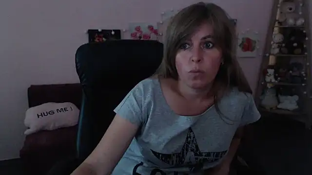 Snapshot of Hot_Milady chatting on 06.26.26 Hot Milady online show from 06.26.26
