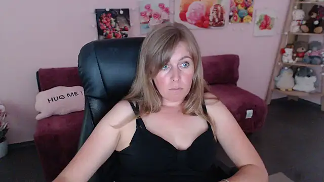 Snapshot of Hot_Milady chatting on 06.29.26 Hot Milady online show from 06.29.26