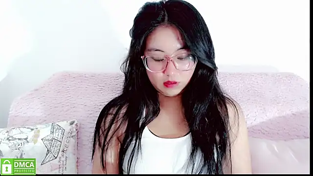 Snapshot of mariana_katto chatting on 10.10.25 mariana katto online show from 10.10.25