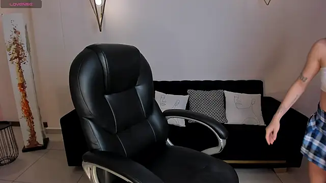 AntonellaHans  online show from 01.05.25