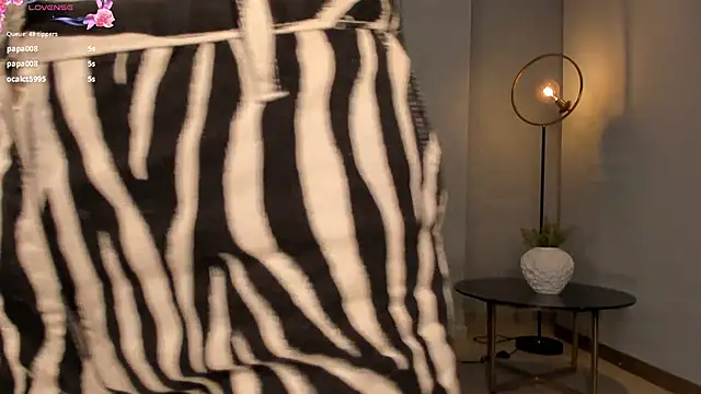 AntonellaHans  online show from 01.22.25