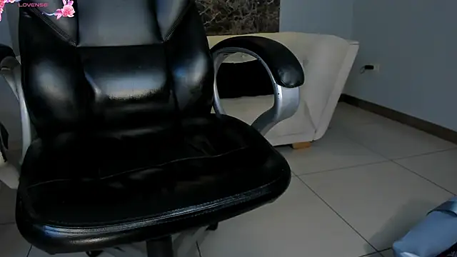 AntonellaHans  online show from 01.28.25