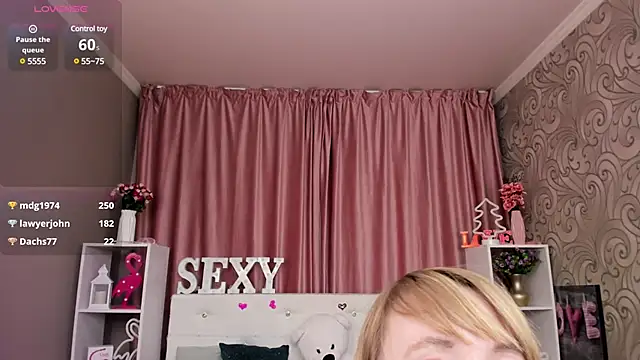Snapshot of KattyPeachX chatting on 01.08.25 KattyPeachX online show from 01.08.25